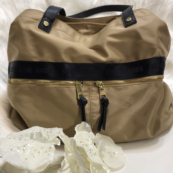 Steve Madden Handbags - STEVE MADDEN EXTRA LARGE TOTE